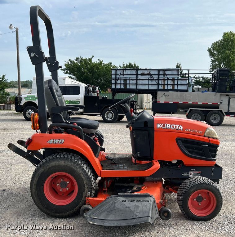 image for item NB9420 2016 Kubota BX2370 MFWD tractor