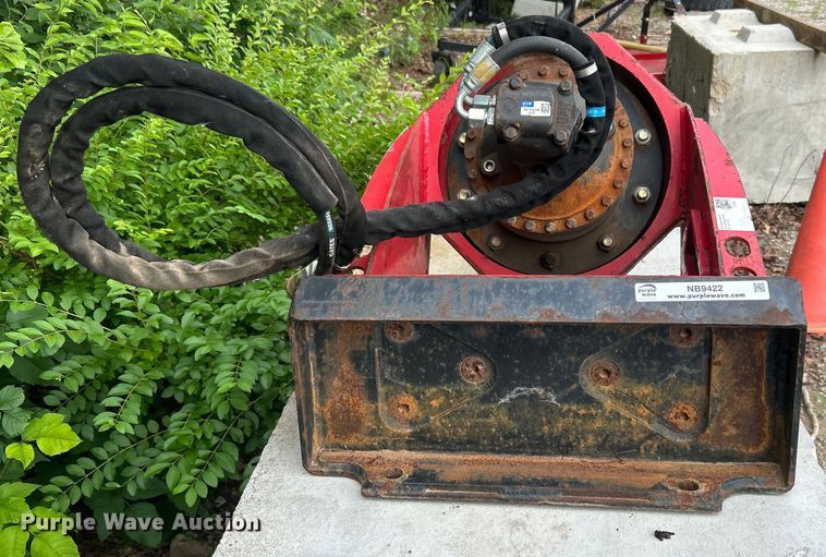 image for item NB9422 Fecon SHX22CL-10-18-HO compact utility loader stump grinder