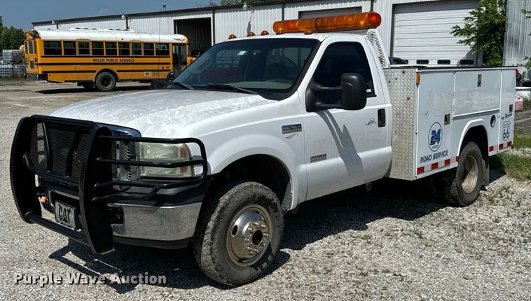 image for item ND9334 2006 Ford F350 Super Duty XL utility bed pickup truck