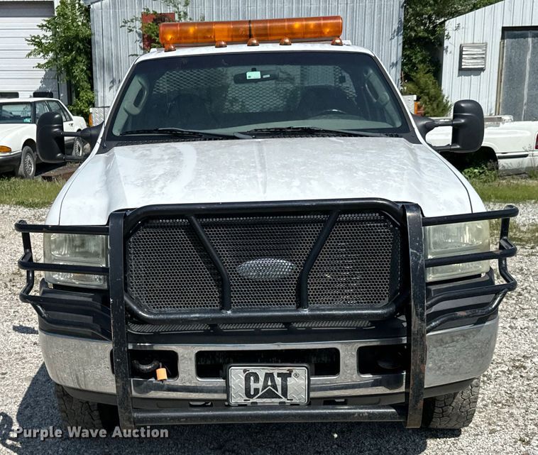 image for item ND9334 2006 Ford F350 Super Duty XL utility bed pickup truck