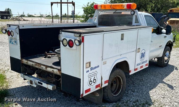 image for item ND9334 2006 Ford F350 Super Duty XL utility bed pickup truck