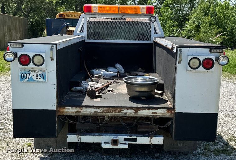 image for item ND9334 2006 Ford F350 Super Duty XL utility bed pickup truck