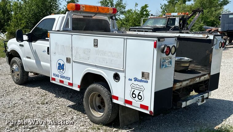 image for item ND9334 2006 Ford F350 Super Duty XL utility bed pickup truck