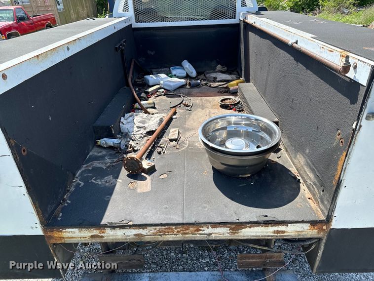 image for item ND9334 2006 Ford F350 Super Duty XL utility bed pickup truck