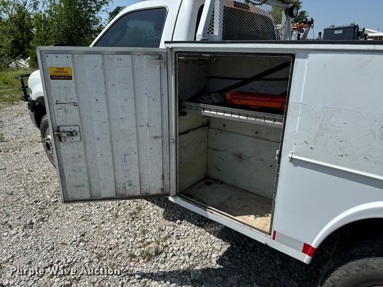 image for item ND9334 2006 Ford F350 Super Duty XL utility bed pickup truck