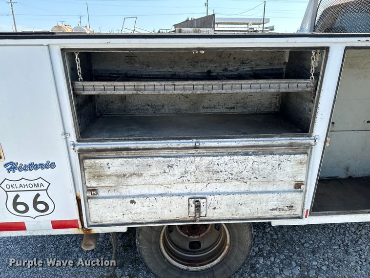 image for item ND9334 2006 Ford F350 Super Duty XL utility bed pickup truck