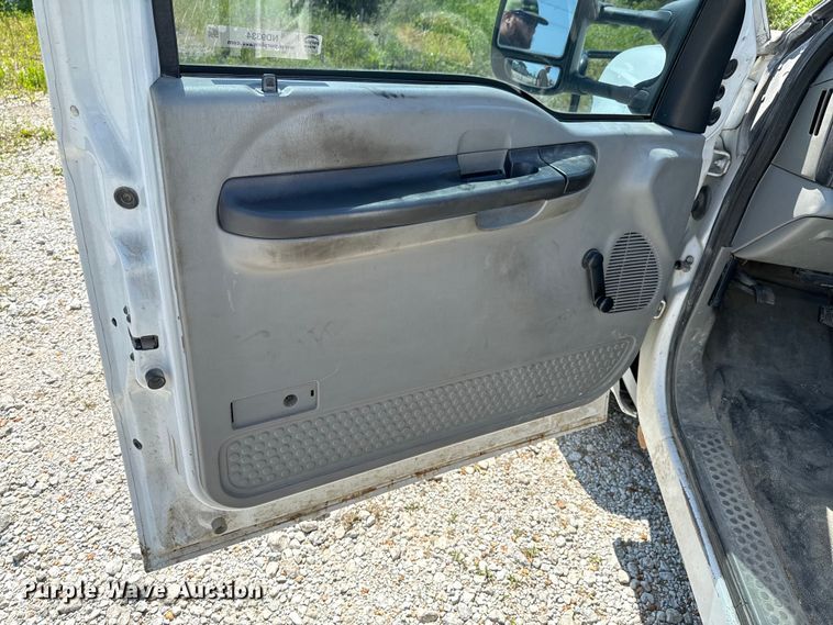 image for item ND9334 2006 Ford F350 Super Duty XL utility bed pickup truck