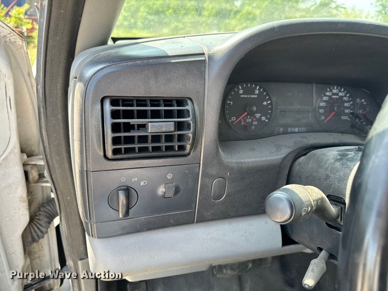 image for item ND9334 2006 Ford F350 Super Duty XL utility bed pickup truck