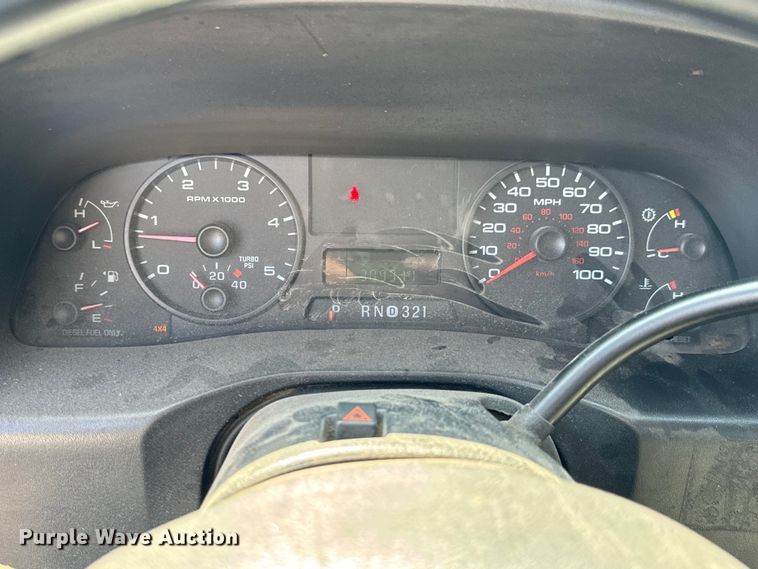 image for item ND9334 2006 Ford F350 Super Duty XL utility bed pickup truck