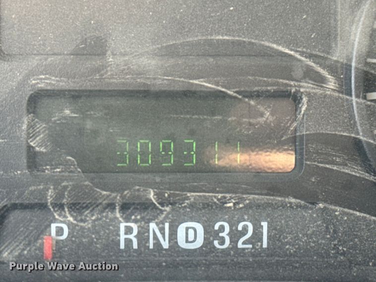 image for item ND9334 2006 Ford F350 Super Duty XL utility bed pickup truck