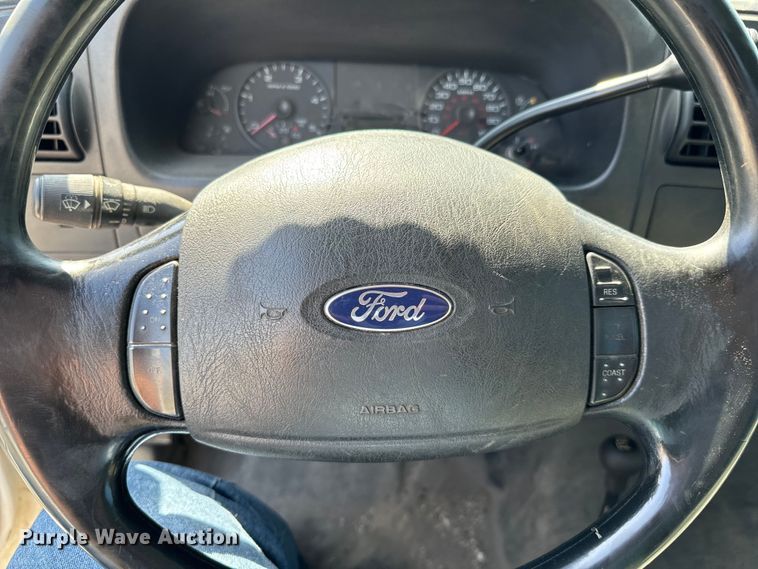 image for item ND9334 2006 Ford F350 Super Duty XL utility bed pickup truck