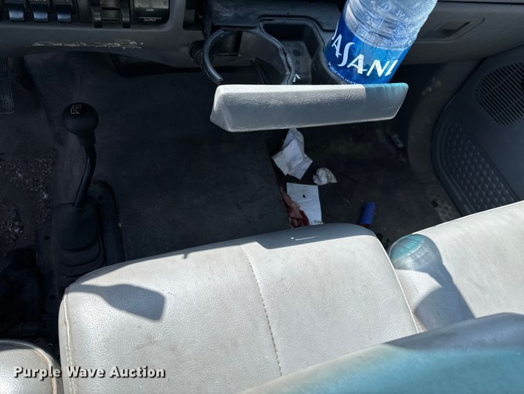 image for item ND9334 2006 Ford F350 Super Duty XL utility bed pickup truck