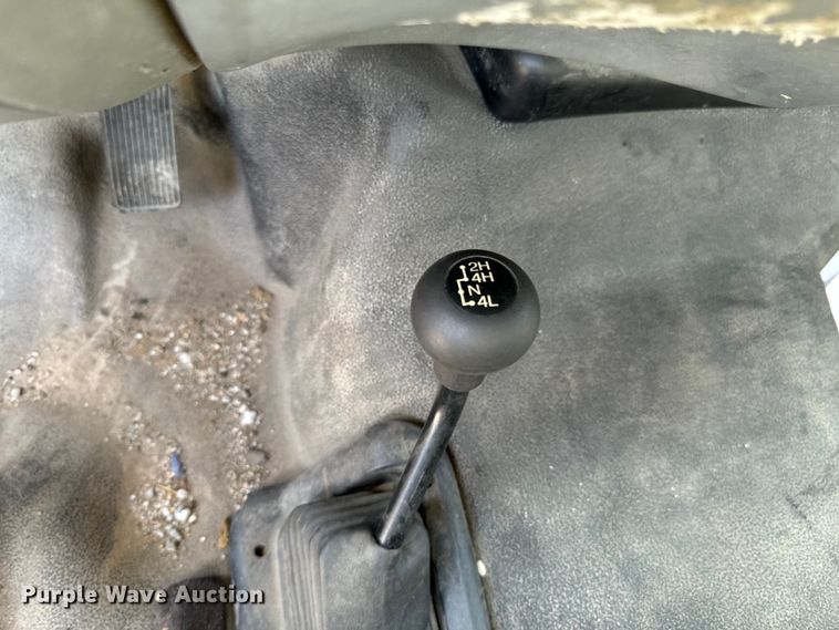 image for item ND9334 2006 Ford F350 Super Duty XL utility bed pickup truck