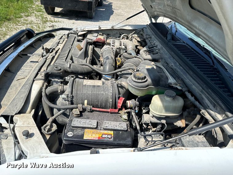 image for item ND9334 2006 Ford F350 Super Duty XL utility bed pickup truck