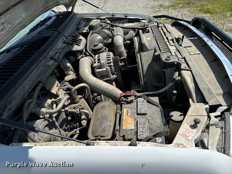 image for item ND9334 2006 Ford F350 Super Duty XL utility bed pickup truck