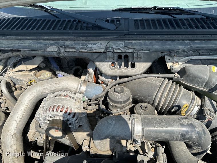 image for item ND9334 2006 Ford F350 Super Duty XL utility bed pickup truck