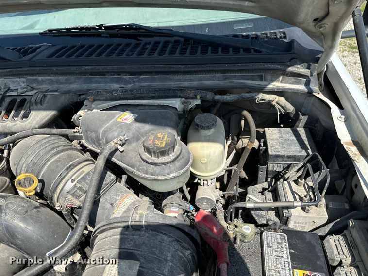 image for item ND9334 2006 Ford F350 Super Duty XL utility bed pickup truck