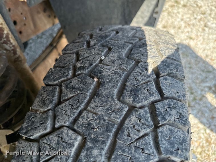 image for item ND9334 2006 Ford F350 Super Duty XL utility bed pickup truck