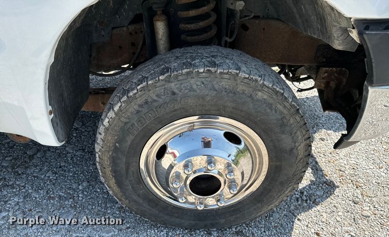 image for item ND9334 2006 Ford F350 Super Duty XL utility bed pickup truck