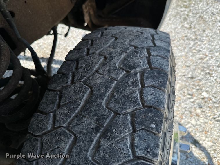 image for item ND9334 2006 Ford F350 Super Duty XL utility bed pickup truck