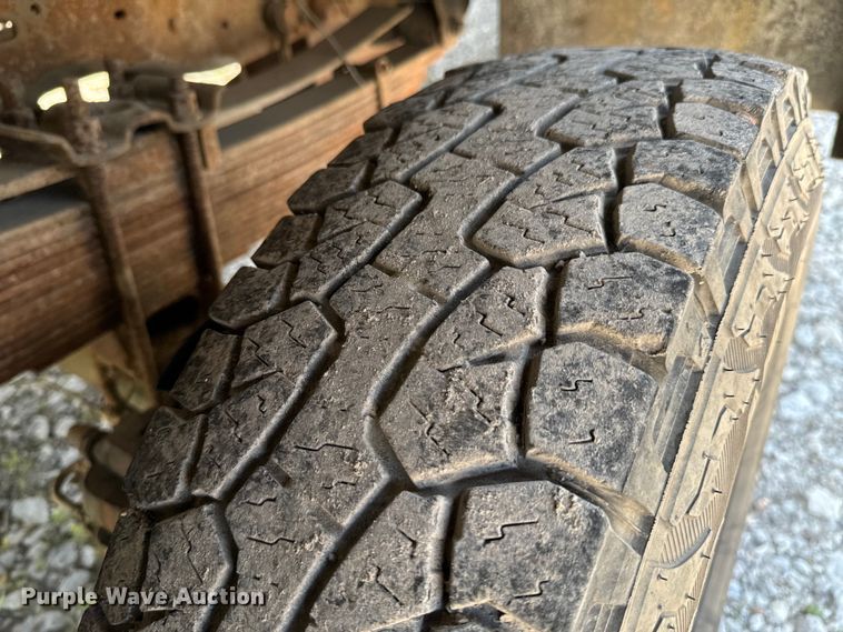 image for item ND9334 2006 Ford F350 Super Duty XL utility bed pickup truck