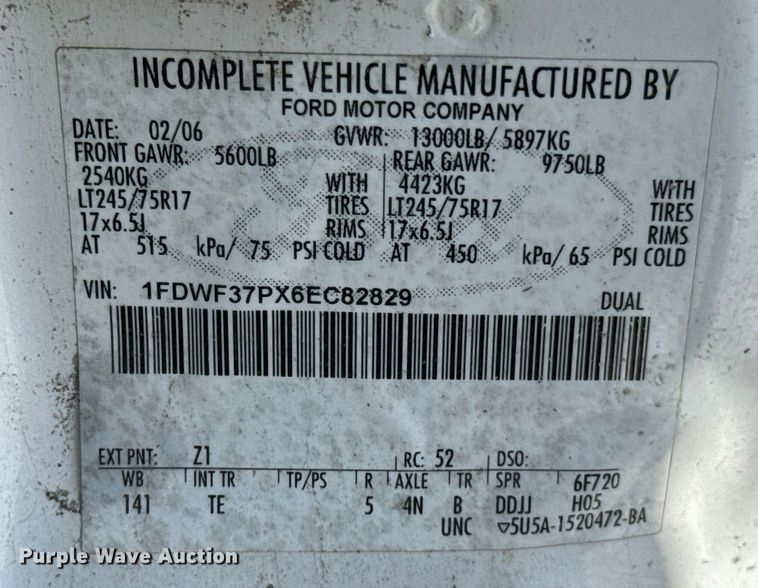 image for item ND9334 2006 Ford F350 Super Duty XL utility bed pickup truck