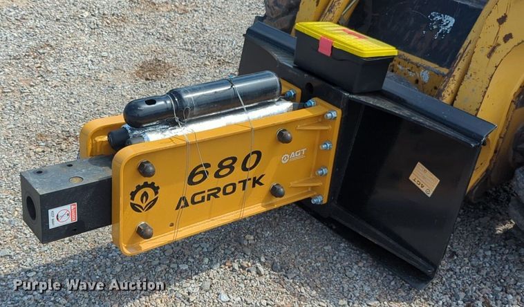 image for item NG9772 2023 Agrotk SSHH680 skid steer breaker