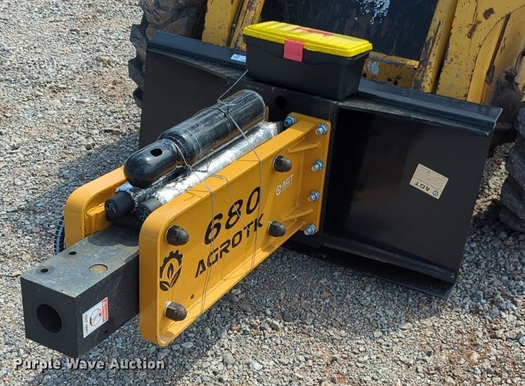 image for item NG9772 2023 Agrotk SSHH680 skid steer breaker
