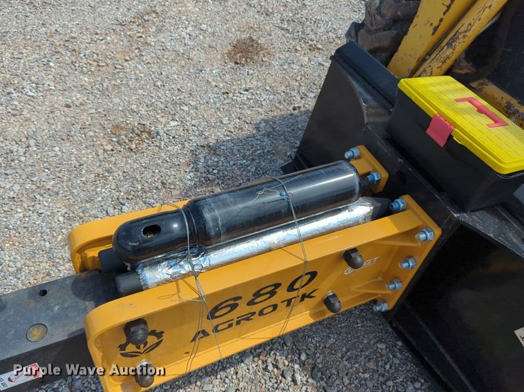 image for item NG9772 2023 Agrotk SSHH680 skid steer breaker