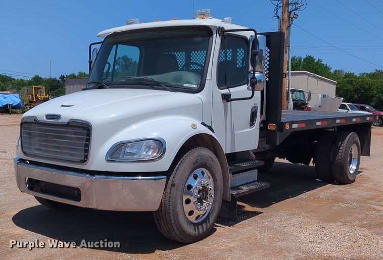 image for item NG9803 2016 Freightliner flatbed truck