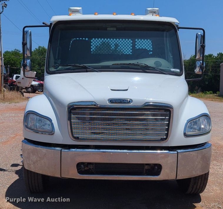 image for item NG9803 2016 Freightliner flatbed truck