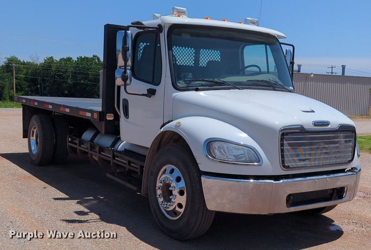 image for item NG9803 2016 Freightliner flatbed truck