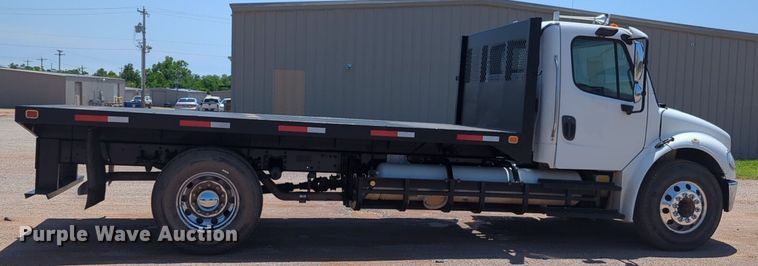 image for item NG9803 2016 Freightliner flatbed truck