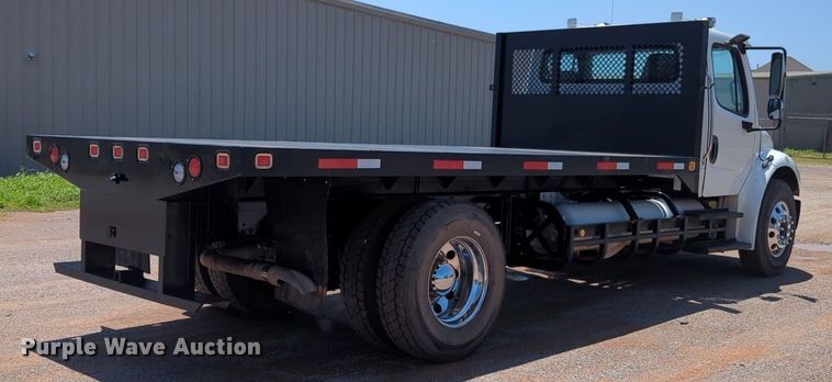 image for item NG9803 2016 Freightliner flatbed truck