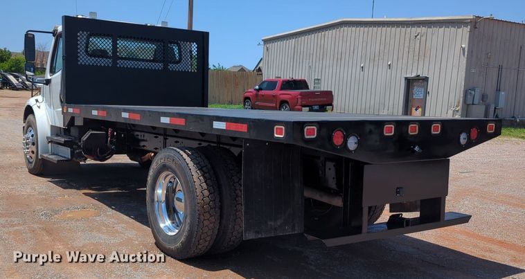 image for item NG9803 2016 Freightliner flatbed truck