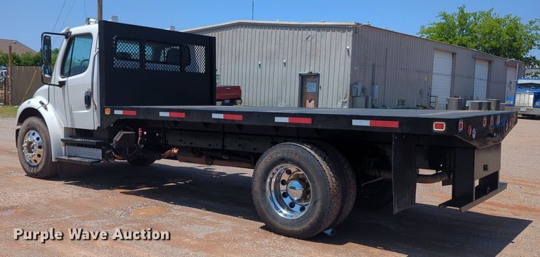 image for item NG9803 2016 Freightliner flatbed truck