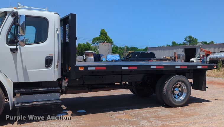 image for item NG9803 2016 Freightliner flatbed truck