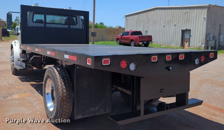 image for item NG9803 2016 Freightliner flatbed truck