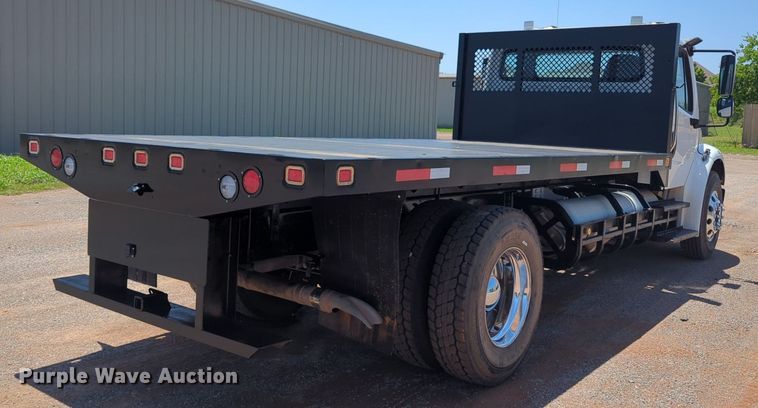 image for item NG9803 2016 Freightliner flatbed truck