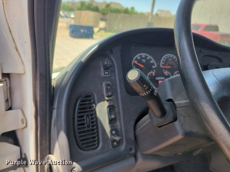 image for item NG9803 2016 Freightliner flatbed truck