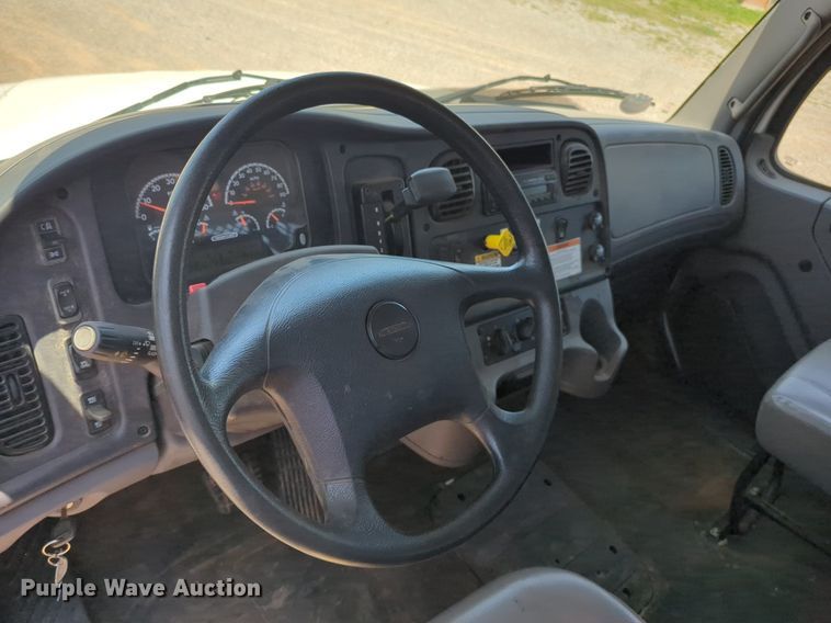 image for item NG9803 2016 Freightliner flatbed truck