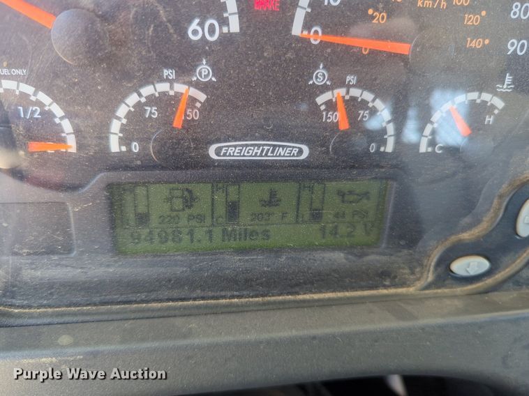 image for item NG9803 2016 Freightliner flatbed truck