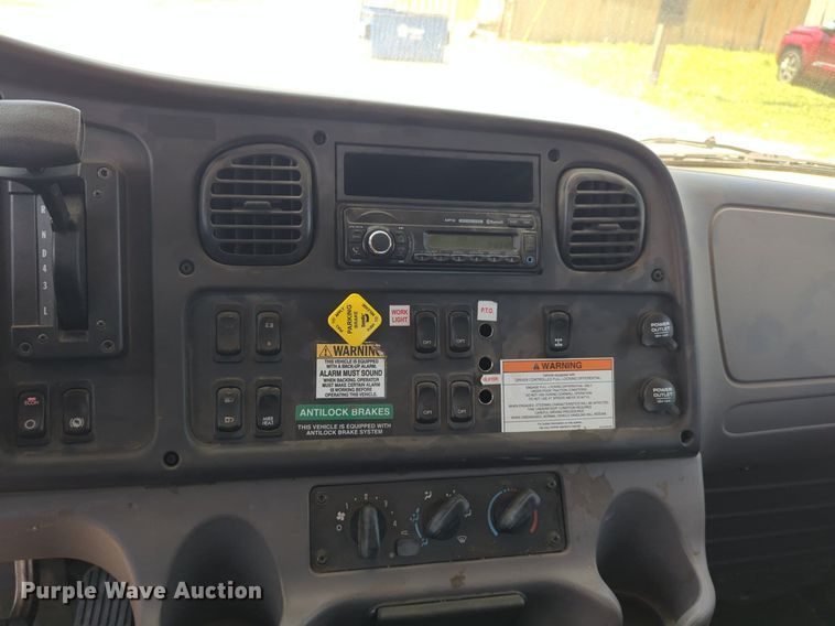 image for item NG9803 2016 Freightliner flatbed truck