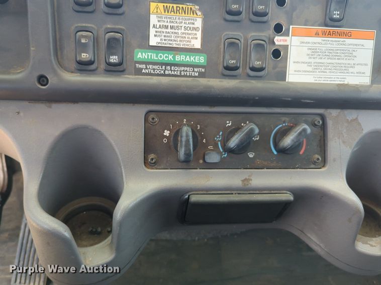 image for item NG9803 2016 Freightliner flatbed truck