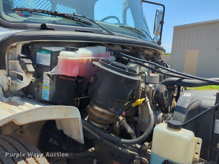 image for item NG9803 2016 Freightliner flatbed truck