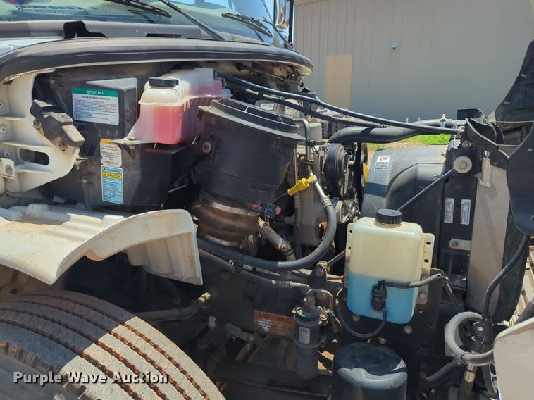 image for item NG9803 2016 Freightliner flatbed truck