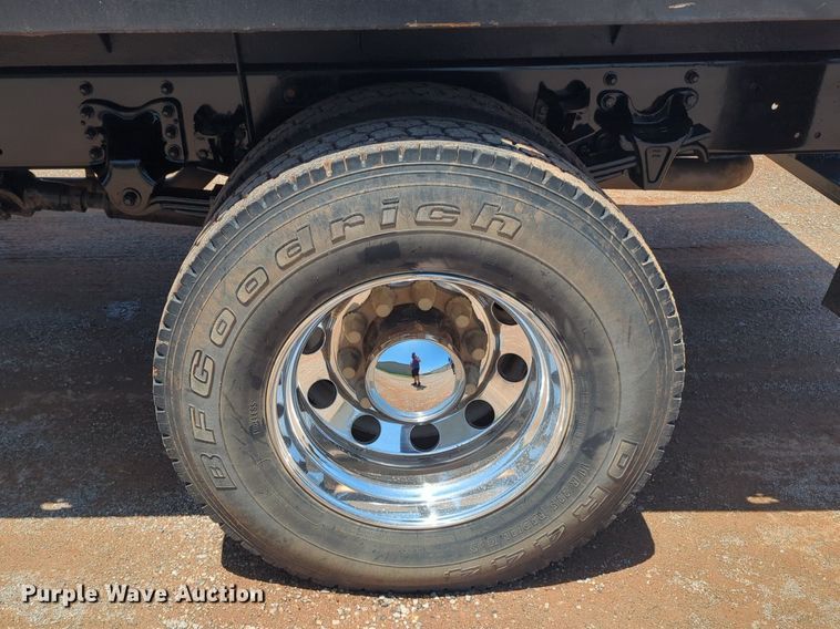 image for item NG9803 2016 Freightliner flatbed truck