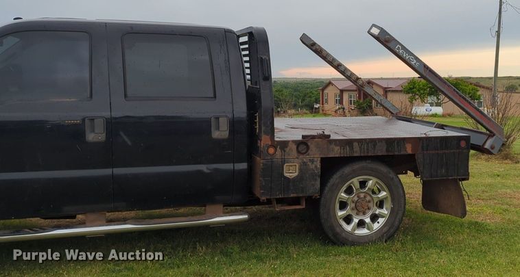image for item NG9863 2008 Ford F250 Super Duty Crew Cab bale bed pickup truck