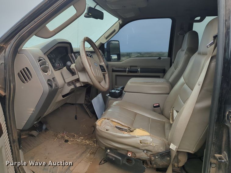 image for item NG9863 2008 Ford F250 Super Duty Crew Cab bale bed pickup truck