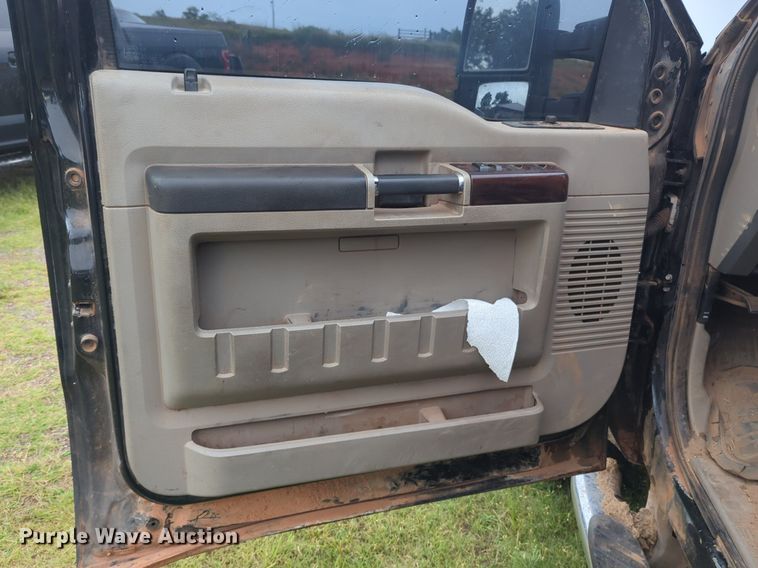 image for item NG9863 2008 Ford F250 Super Duty Crew Cab bale bed pickup truck